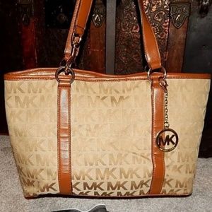 Michael Kors Handbag Purse A1-1110 Voyager Bag Signature Khaki British Tan COA